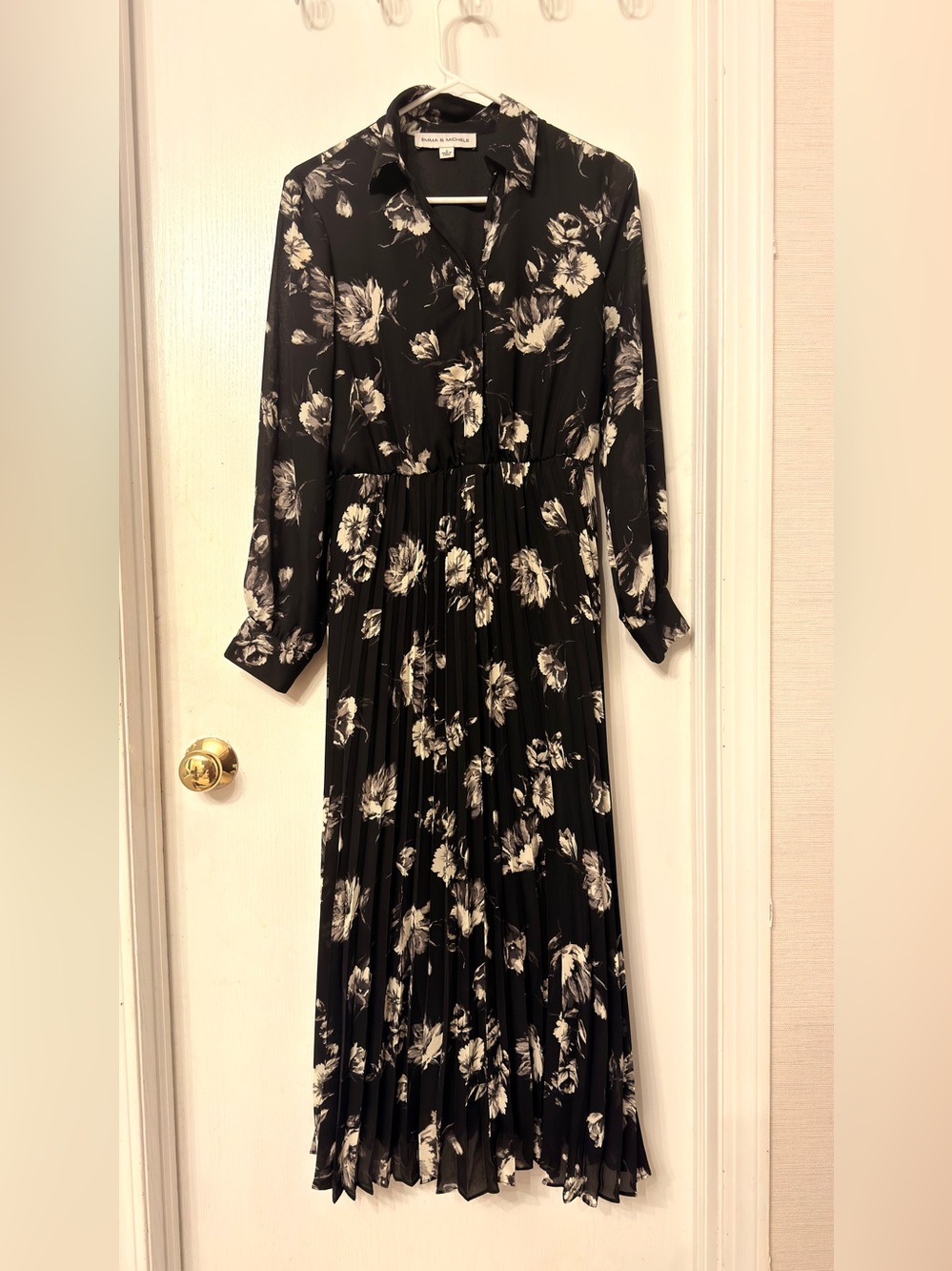 Emma & Michele Black and White Floral Pleated Long Sleeve Maxi Dress